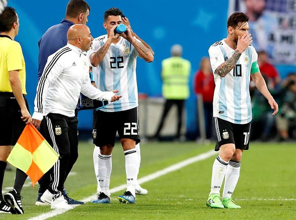 Para Sampaoli os argentinos não sabem desfrutar de Messi. AFP