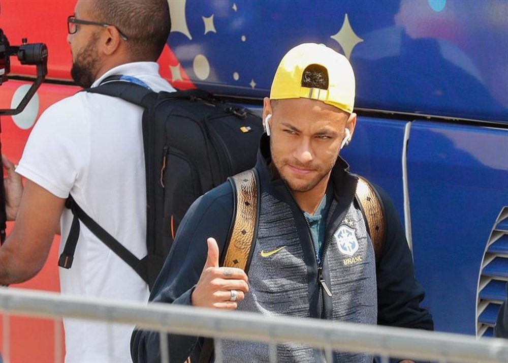Neymar se enfrentará al equipo femenino vencedor. EFE/Archivo