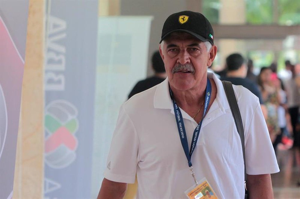 Feretti pictured while in charge of Tigres. EFE