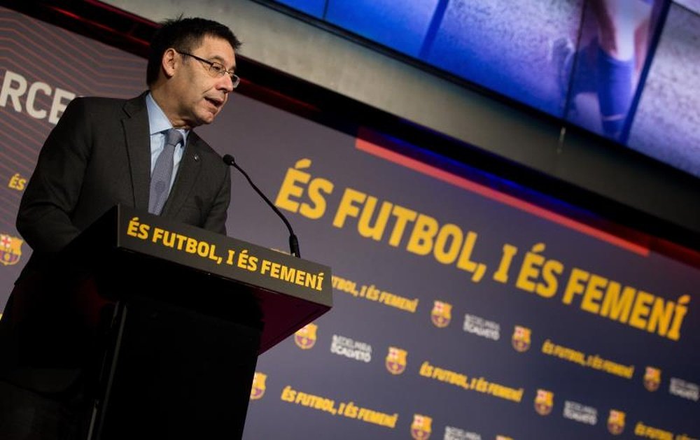 No hubo votación del nuevo escudo en la Asamblea del Barça. EFE