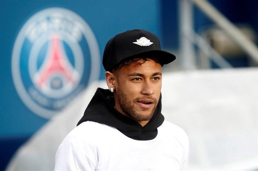 Neymar se defiende. EFE/Archivo