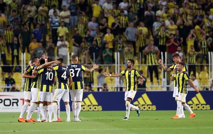 El Fenerbahçe suspende a tres jugadores