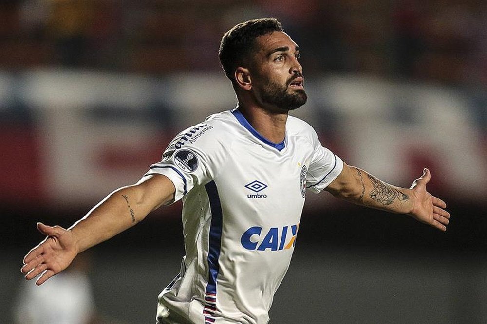 Gilberto marcou os dois gols de pênalti do Bahia. Arquivo/EFE
