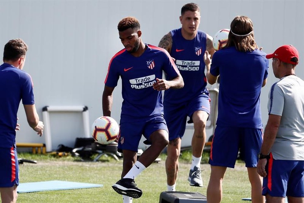 New signing Thomas Lemar trains with his Atletico Madrid team-mates. EFE