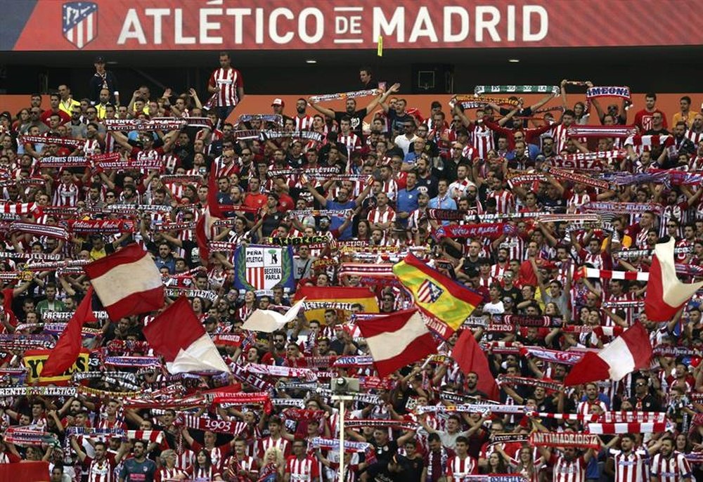 La afición no abandona al Atlético. EFE