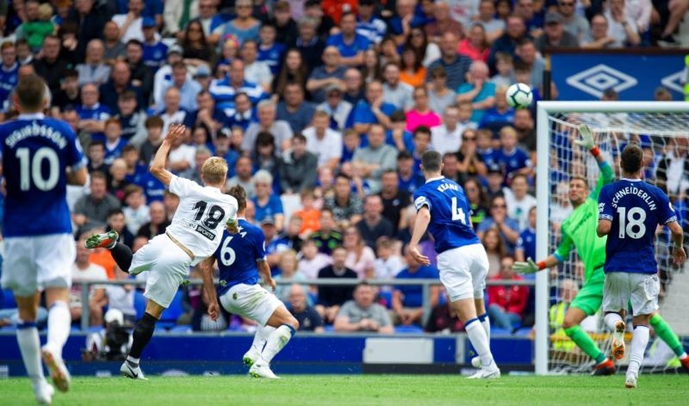 Wass se fue del choque contra el Everton con su primer gol como 'che'. EFE