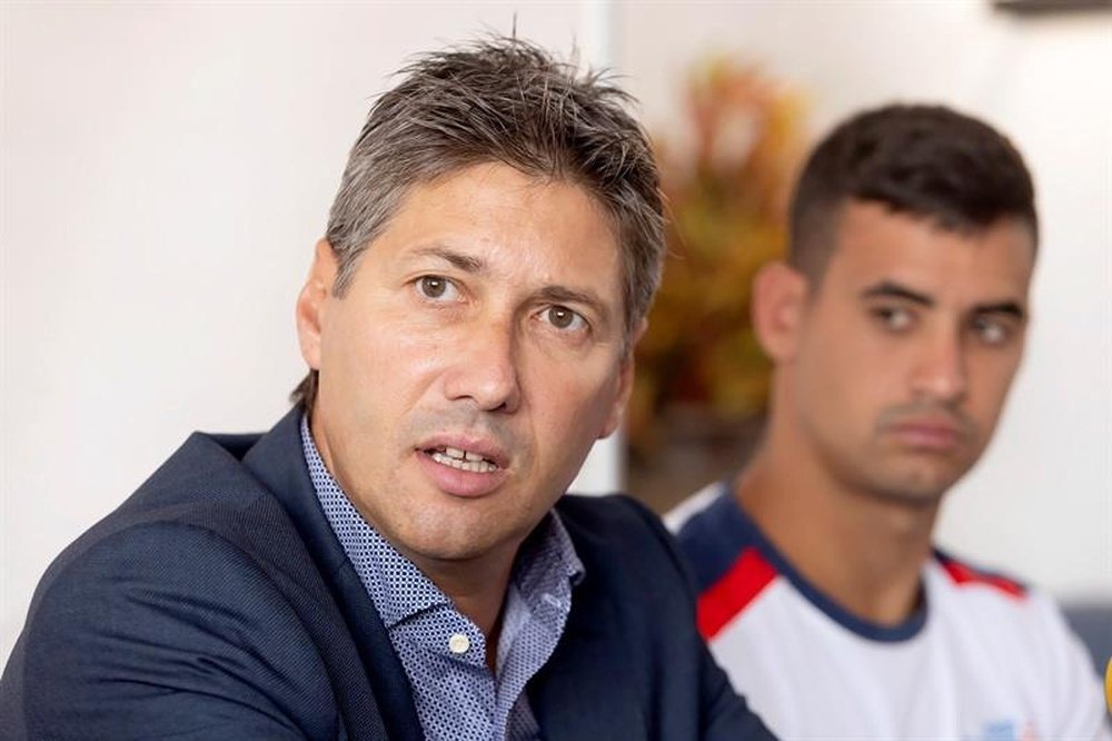 Alfonso Serrano sigue teniendo al confianza del presidente del club, Miguel Concepción. EFE