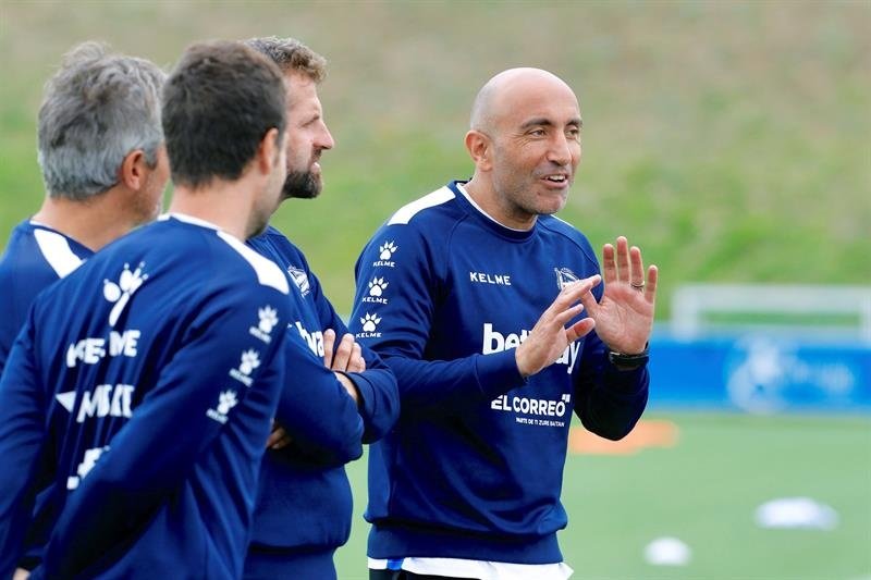 Abelardo mima la enfermería del Alavés