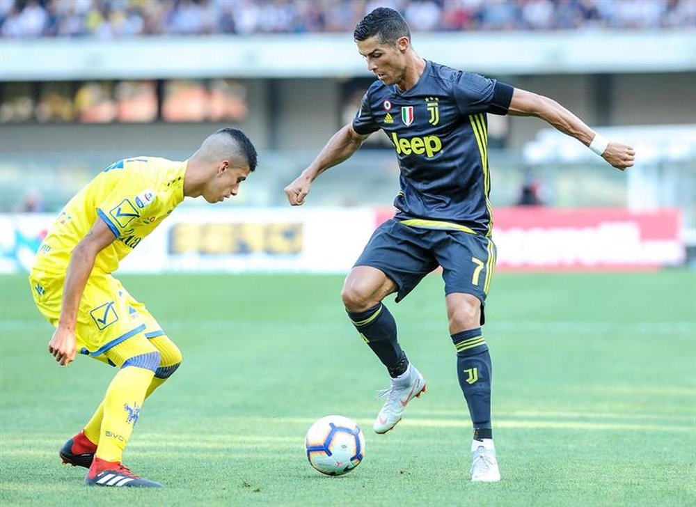A Juve venceu por 3-2 na casa do Chievo. EFE/EPA