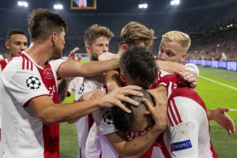 Ajax, PSV y Feyenoord darán el 10% de sus ingresos en Europa. EFE