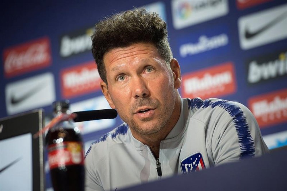 Diego Simeone doesn't want to sign his son. EFE