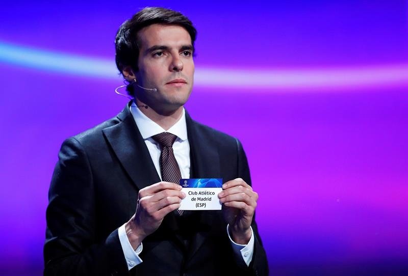 Kaká tuvo un accidente en la piscina. EFE
