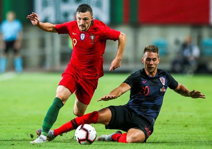 Portugal llama a Mario Rui para sustituir a Raphaël Guerreiro
