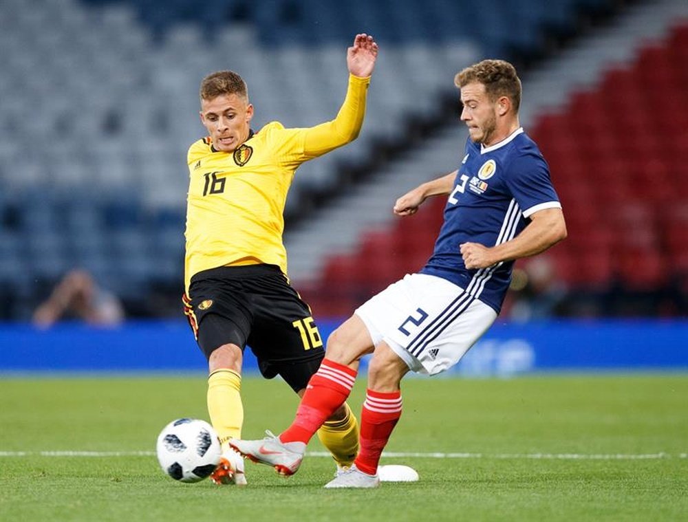 Ryan Fraser (R) has withdrawn from the Scotland squad due to injury. EFE