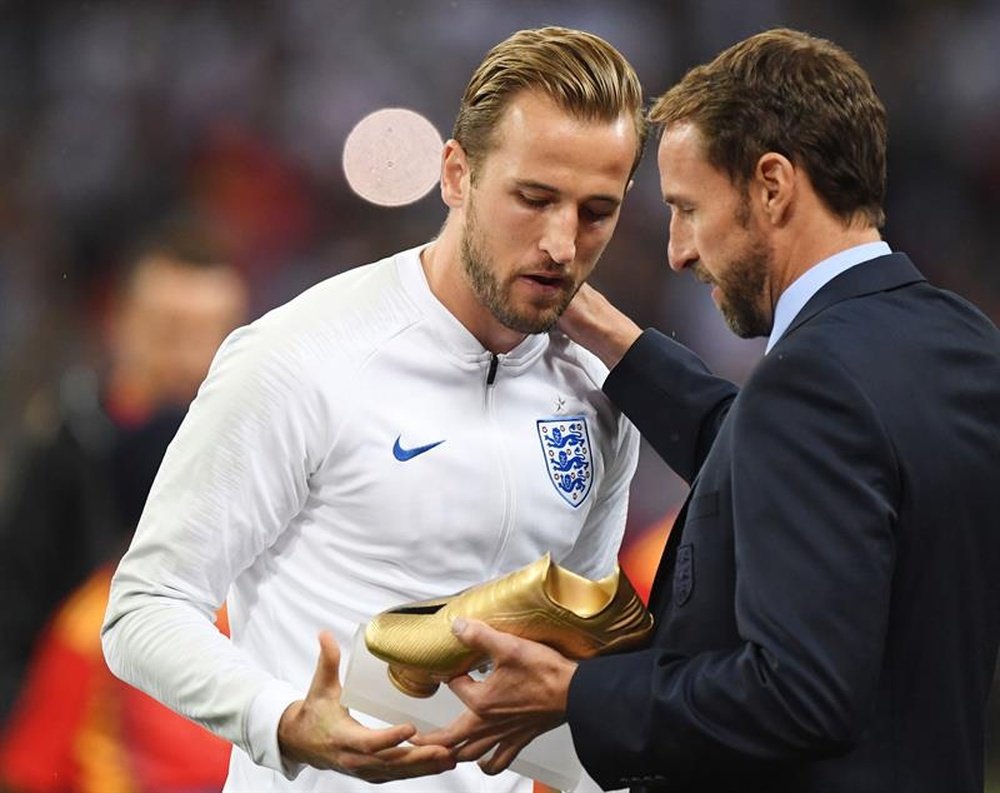 Kane was presented with the Golden Boot prior to England's 1-0 victory against Switzerland. EFE