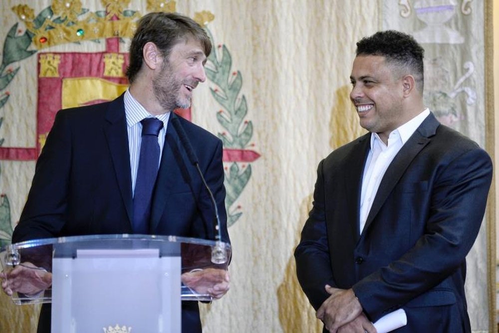 Carlos Suárez ha sido relegado al puesto de presidente de Honor del Valladolid. EFE/Archivo