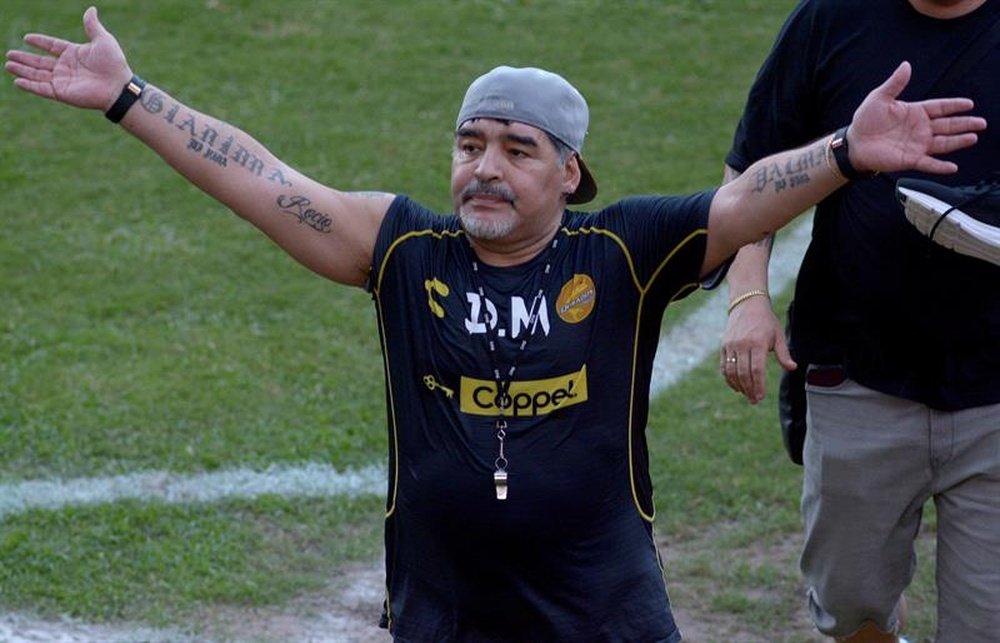 Maradona ganó su primer partido con Dorados. EFE/Archivo