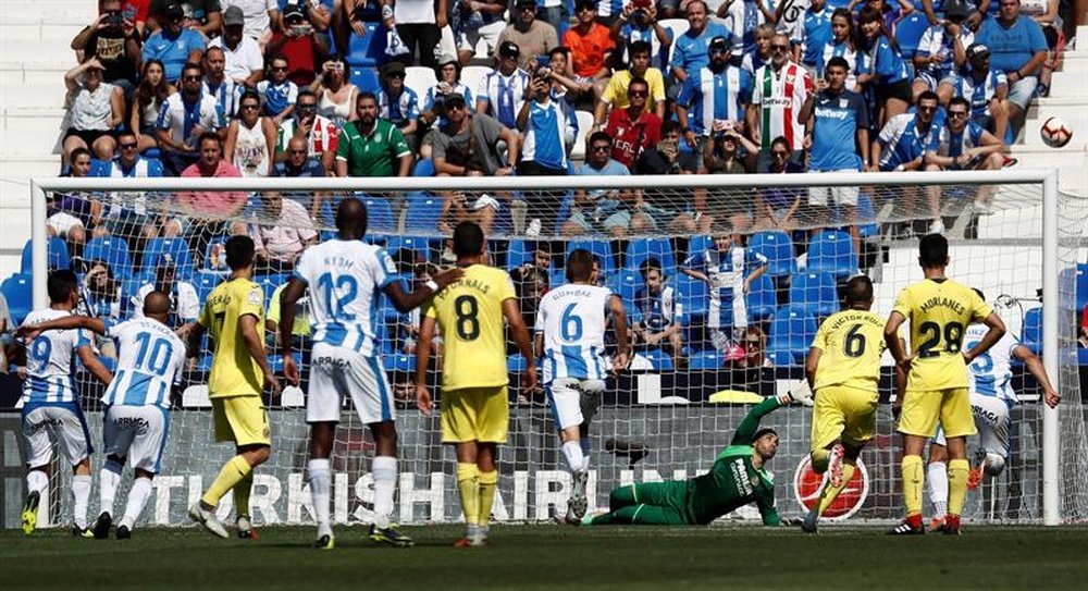 Los guardametas podrán adelantarse en las tandas de penaltis de Copa y Supercopa. EFE