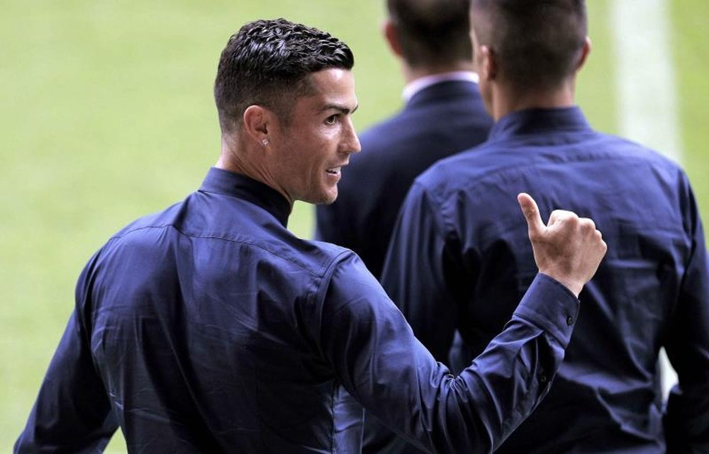 Ronaldo and his team-mates pictured at Valencia's Mestilla stadium. EFE
