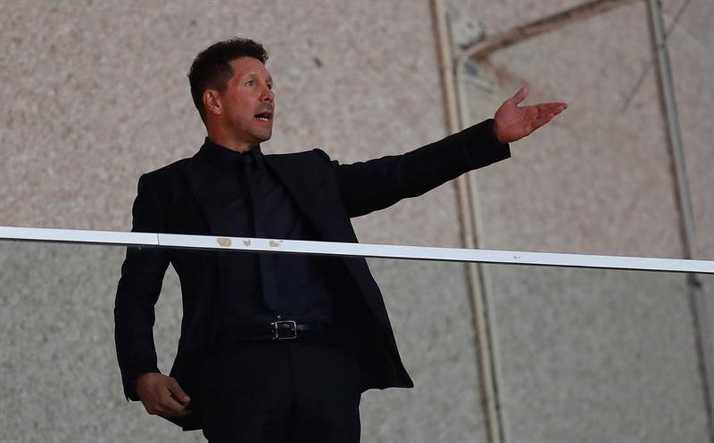 Simeone vio el partido desde la grada en Mónaco. EFE