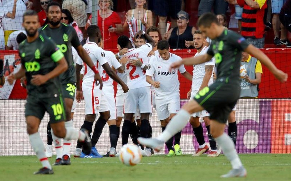 El Sevilla quiere sellar su boleto ante un Standard que sólo piensa en una victoria. EFE