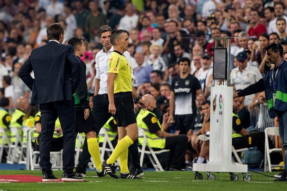 It is hoped that VAR will improve the accuracy of officiating in the Champions League. EFE
