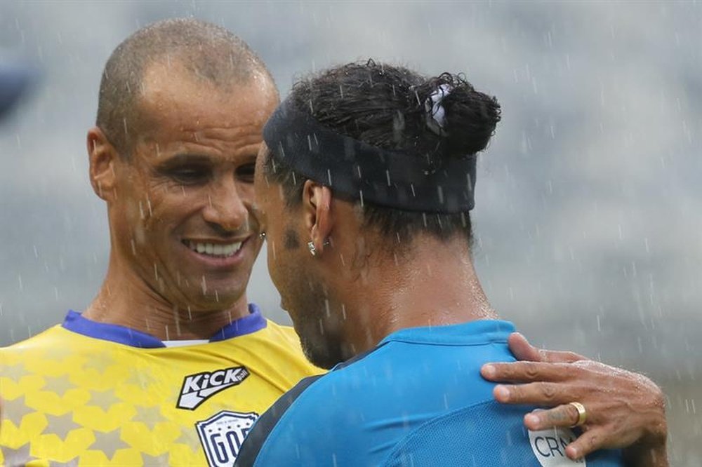 Bolsonaro, apoyado por estos dos cracks. EFE
