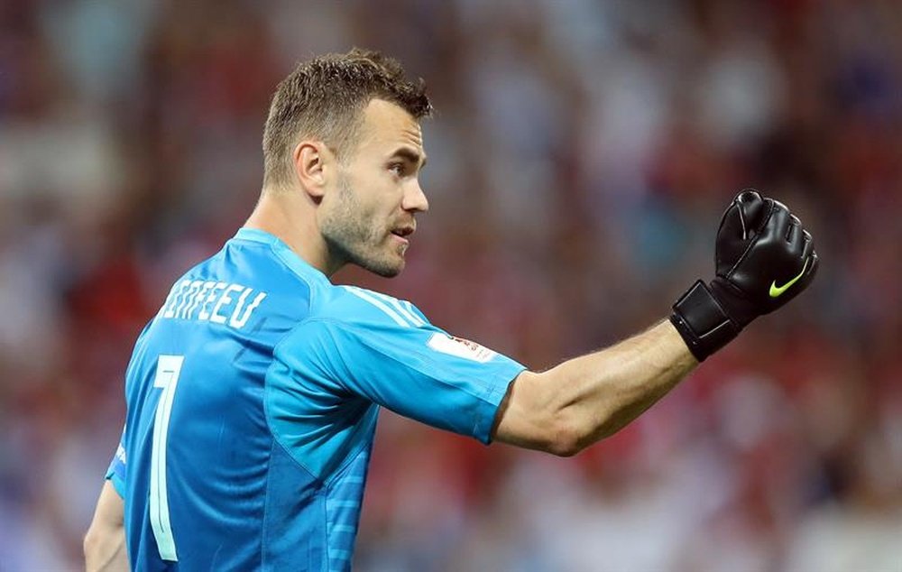 Akinfeev quiere que gane Ucrania a Suecia en octavos. EFE/Archivo