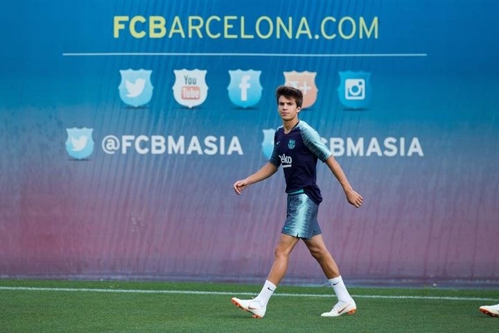 Riqui Puig no entrenó tras la dura entrada de Stuani