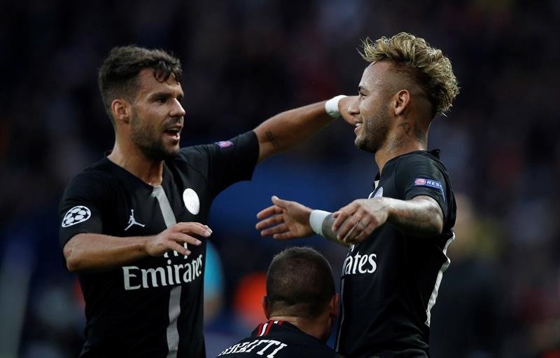 Neymar igualó los 30 goles de Kaká en Champions. AFP
