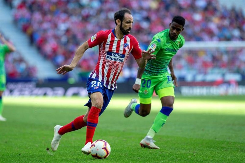 Juanfran quiere que Oblak continúe en el Atlético. EFE