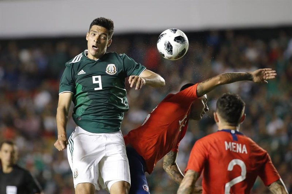 Raúl Jiménez confía en que México pueda ser cabeza de serie en el Mundial. EFE