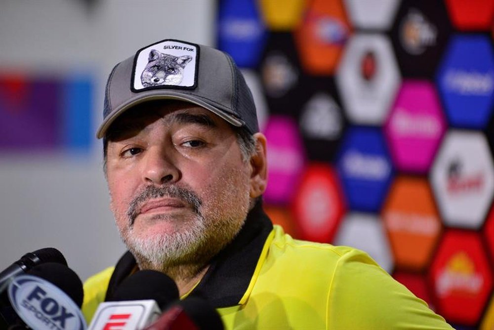 Maradona no quiso el coche por no tener radio. EFE
