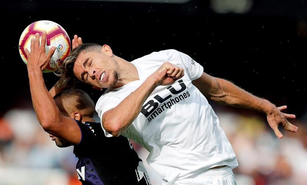 El defensa cree que el Valencia puede ganar a la Juve. EFE