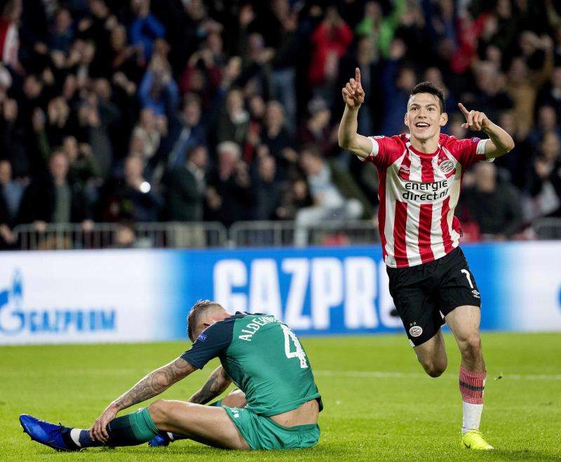 Napoli will once again try to get Hirving Lozano from PSV. EFE