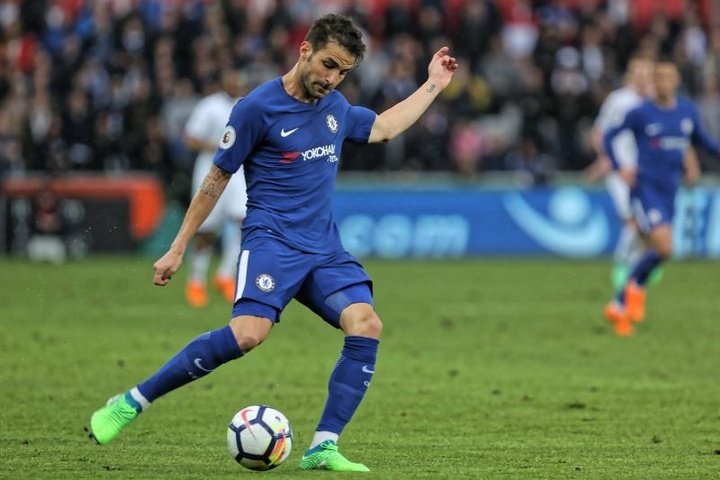 Fábregas sostiene al Chelsea en la vuelta de Lampard