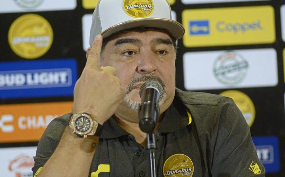Maradona criticó duramente al árbitro. EFE