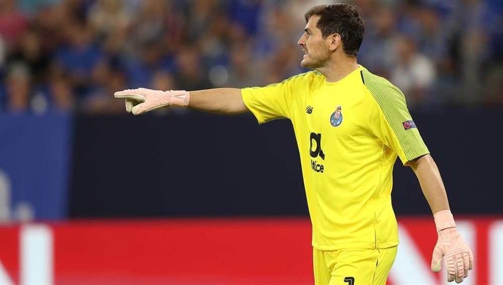 Iker, a romper su mal fario ante el Sporting. EFE