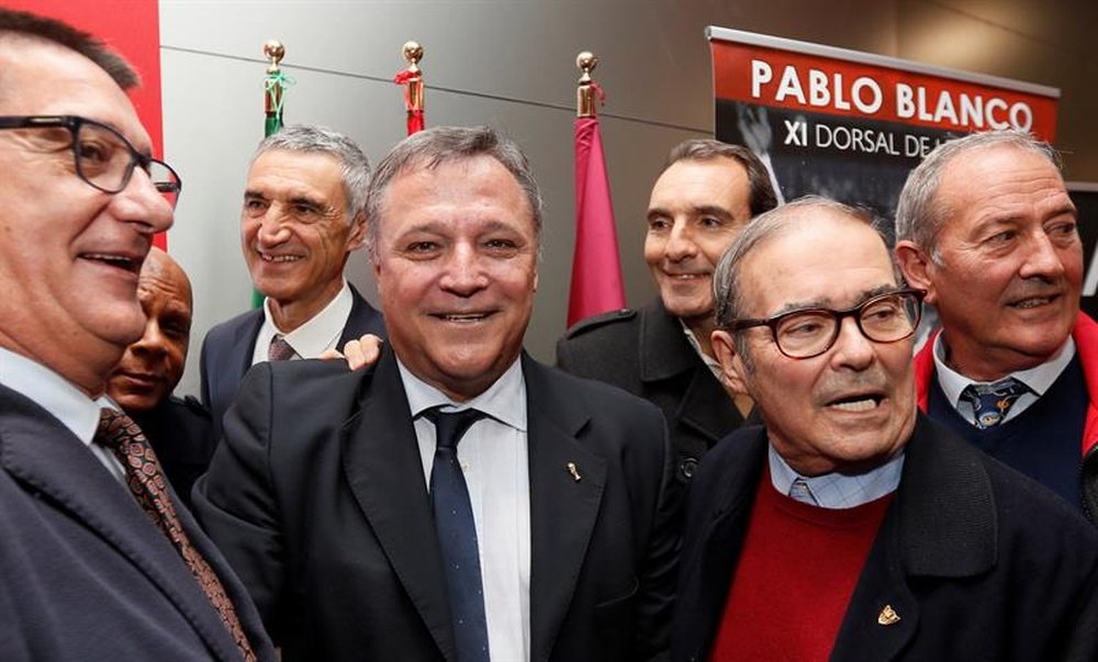 Bertoni regresó a Sevilla para homenajear a Pablo Blanco. EFE