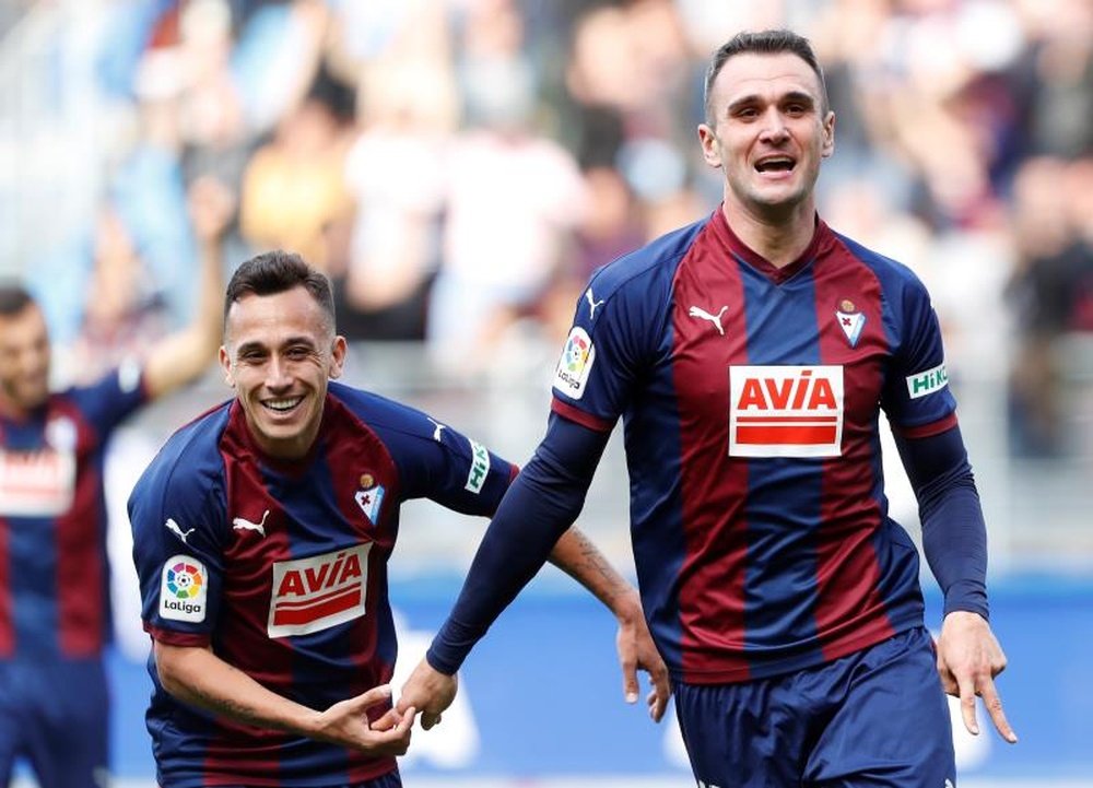 El Eibar y el Espanyol sólo piensan en comenzar a sumar de tres en tres. EFE