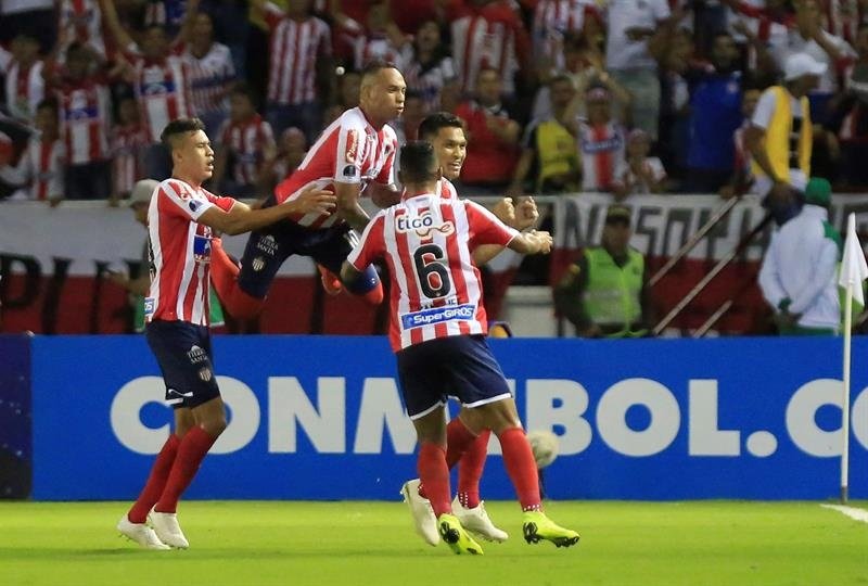 Una roja clara y un controvertido penalti tumban a Atlético Nacional