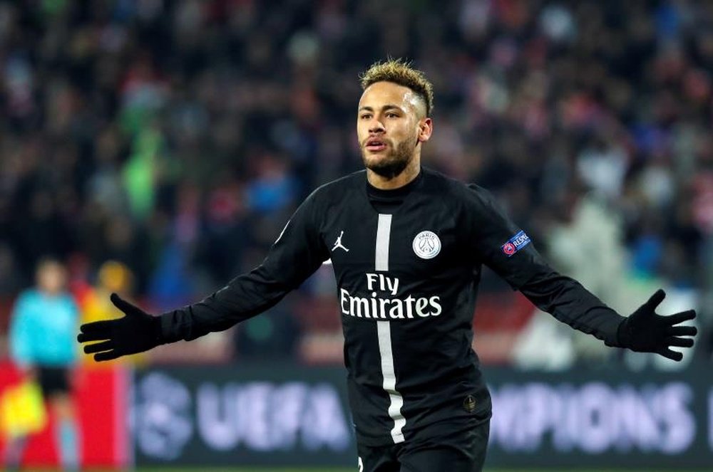 Neymar espera ávido de gloria la Champions. EFE