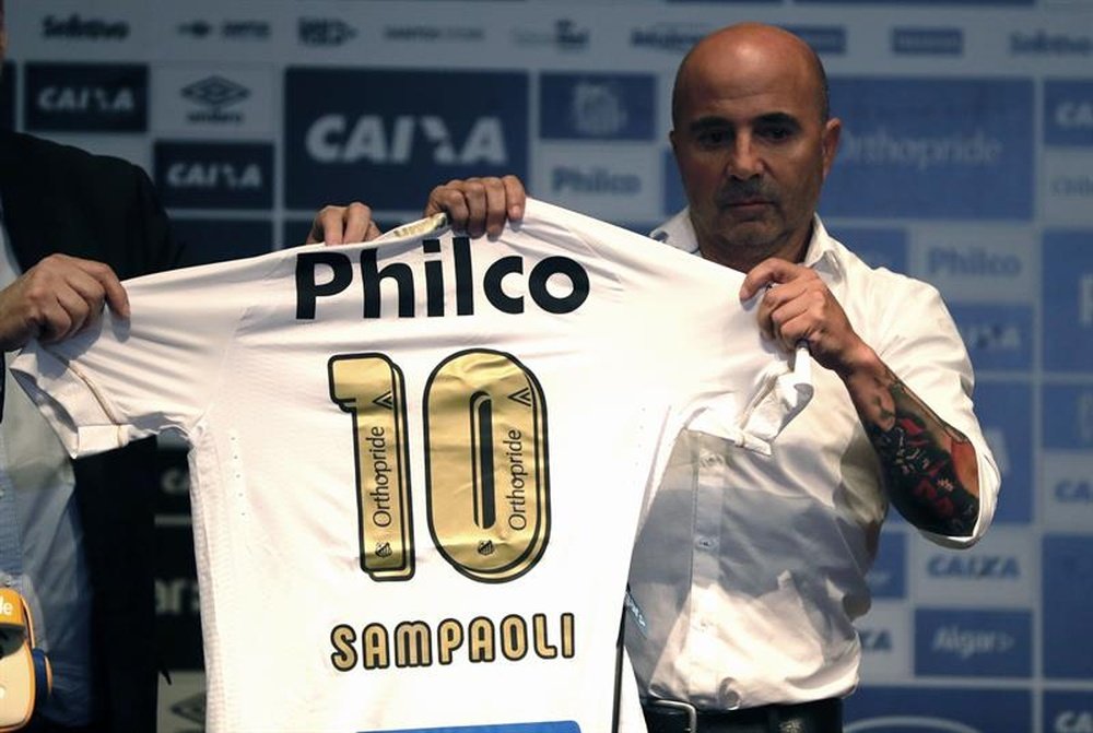 Sampaoli vivió su primera derrota en Santos. EFE