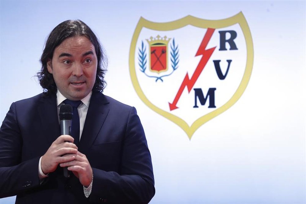 Raúl Martín Presa clamó contra el uso del VAR en el Rayo-Huesca. EFE