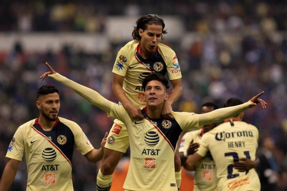 Edson Álvarez podría ser la nueva estrella mexicana del PSV. EFE/Archivo