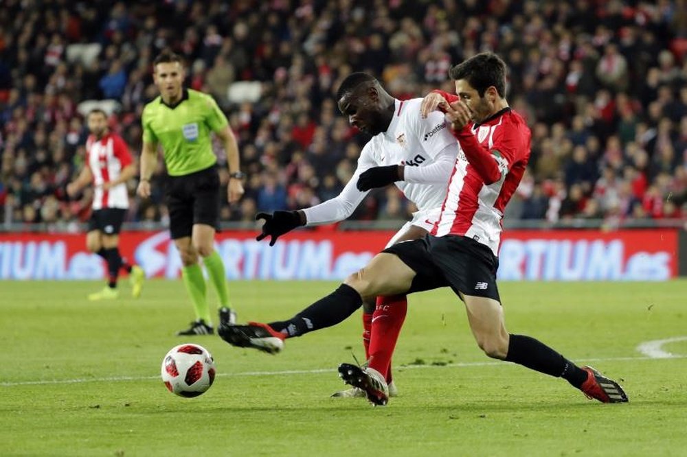 Amadou saldrá del Sevilla rumbo a la Premier. EFE