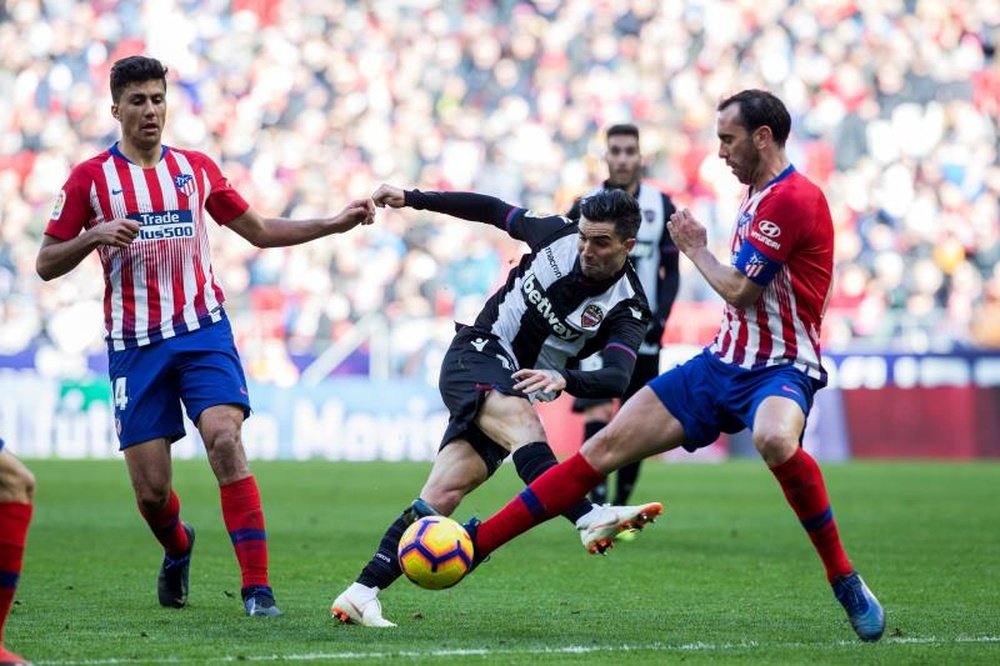 Rodri (i) analizó el sufrido triunfo del Atleti ante el Levante. EFE/Archivo