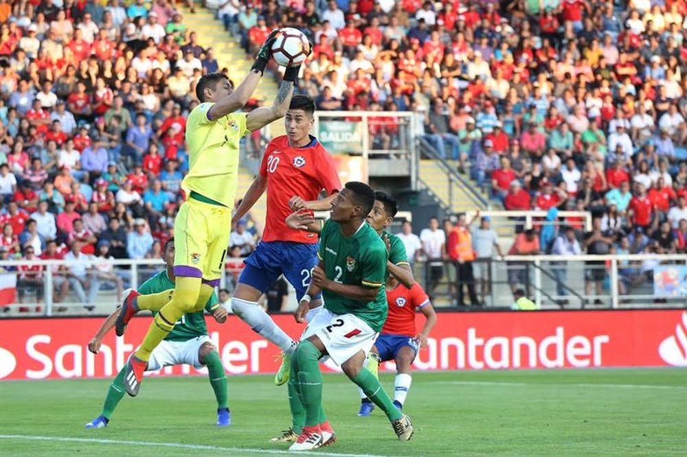 Chile y Bolivia debutaron con empate a uno en el marcador. EFE