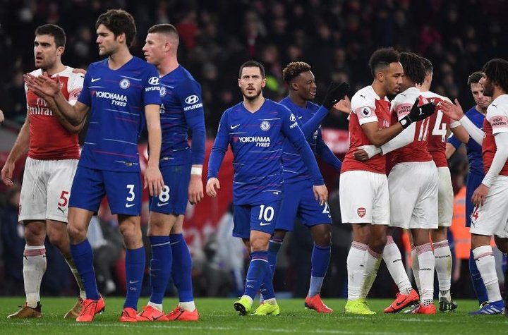 Arsenal peg back Chelsea in race for top four