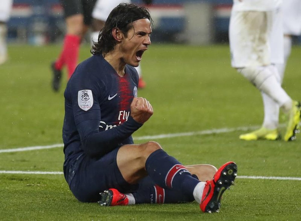 Cavani se convierte en sucesor del Real Madrid, el último en llevarse este 'Trofeo EFE'. EFE